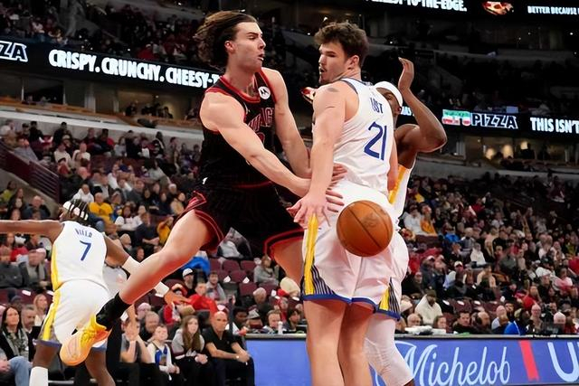 PP电子(中国)-无库勇士2连胜！最多领先33分赛季最疯一战 7人上双打嗨了