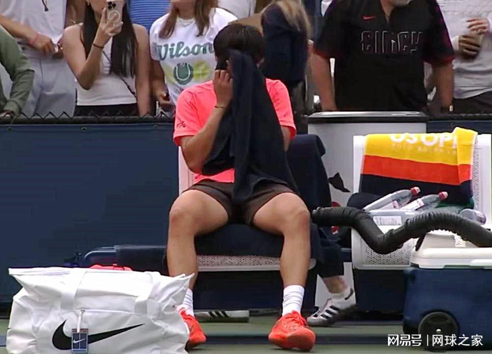 萨巴八胜富家女，阿尼娃逆转大坂，莱巴炒教练，名宿患癌拉杯换将