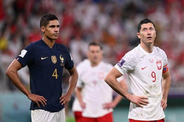 完败给姆巴佩仍应昂首离开，莱万孤兵难敌法国雄军