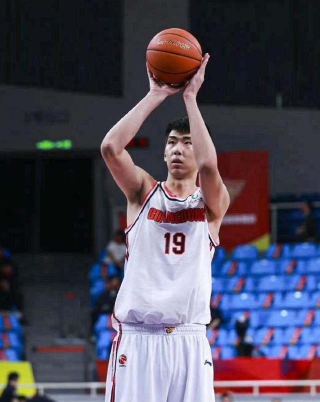 篮板第1！盖帽第1！杜锋弃徒强势逆袭，堪称励志哥，获郭士强认可