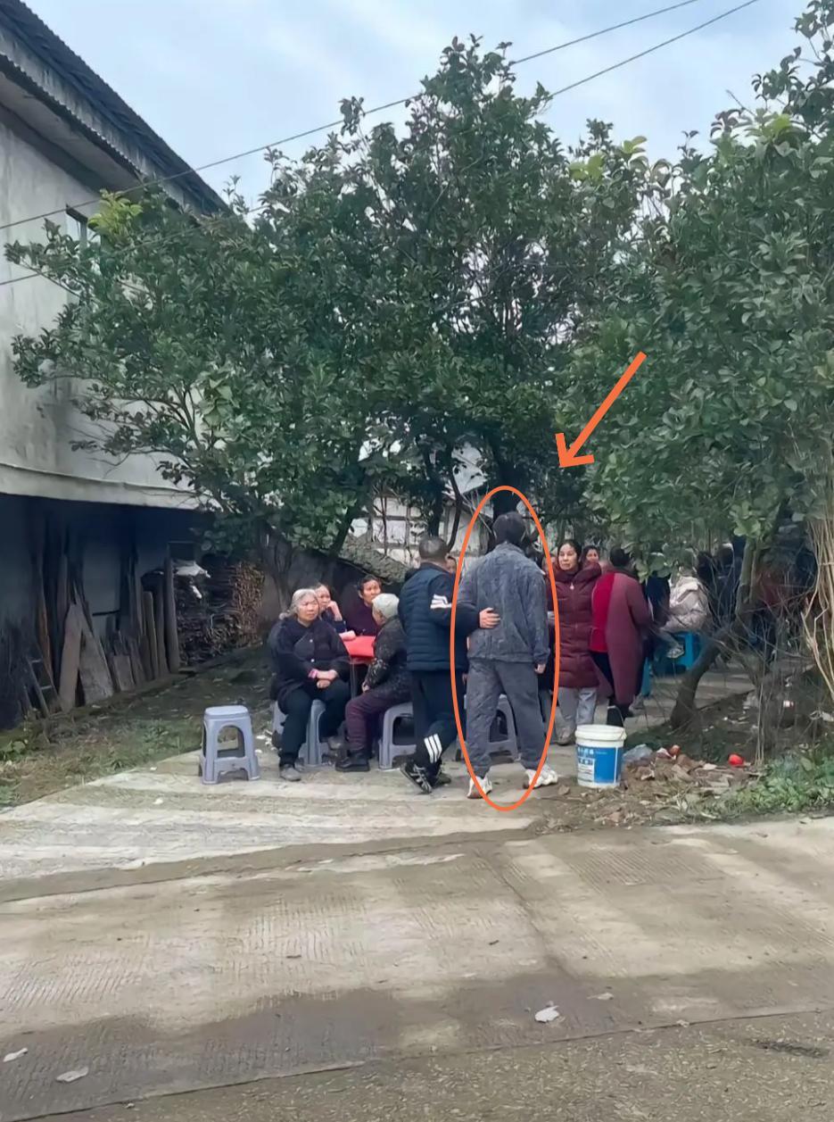 PP电子(中国)-明星过年大型 “卸妆现场”！全员恢复出厂设置，最接地气竟是他