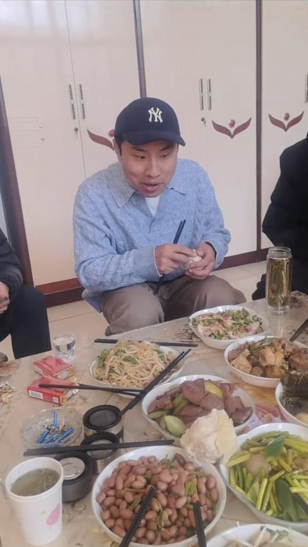 PP电子(中国)-明星过年大型 “卸妆现场”！全员恢复出厂设置，最接地气竟是他