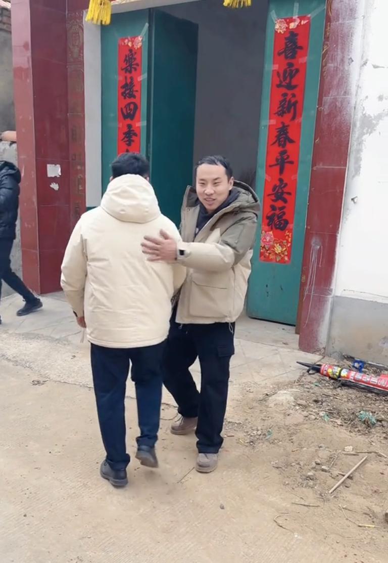 PP电子(中国)-明星过年大型 “卸妆现场”！全员恢复出厂设置，最接地气竟是他