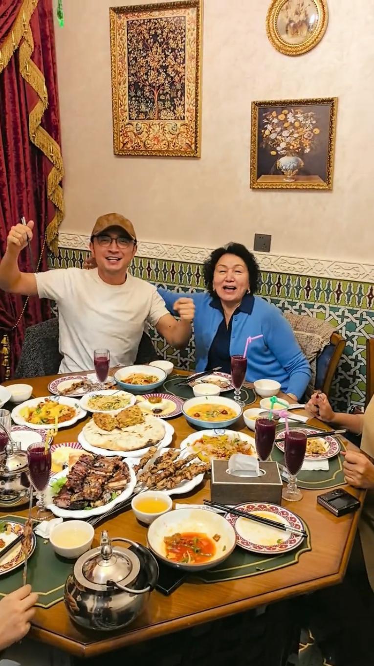 PP电子(中国)-明星过年大型 “卸妆现场”！全员恢复出厂设置，最接地气竟是他