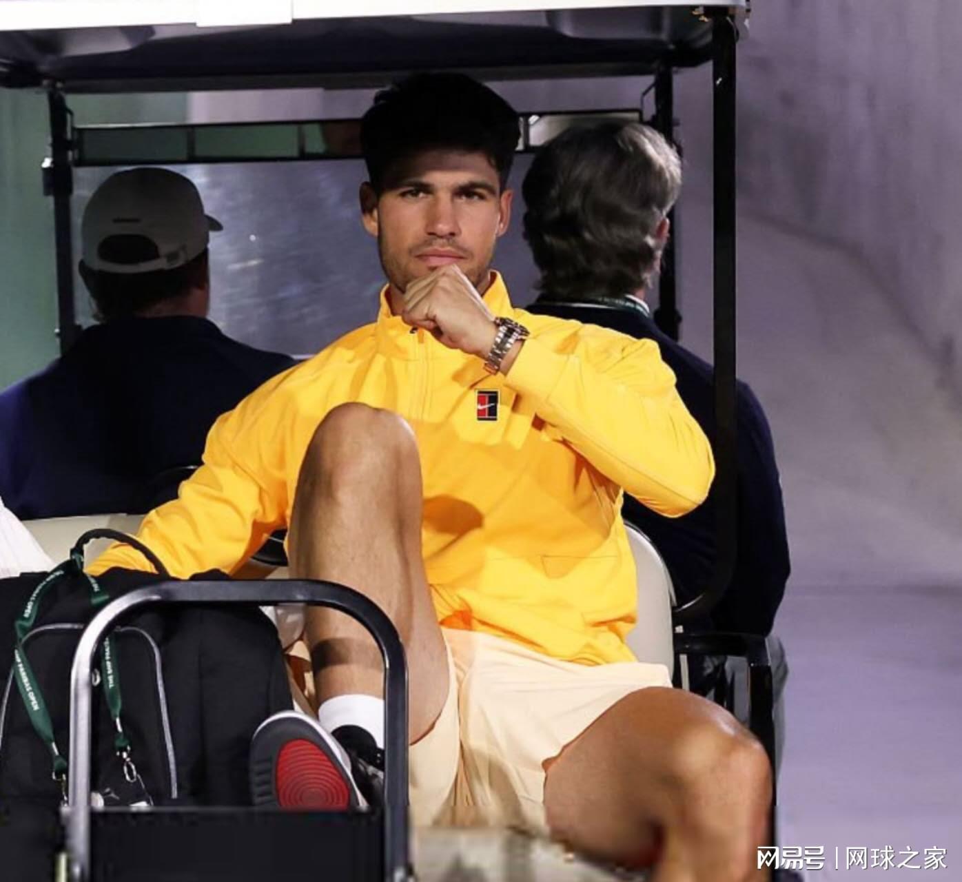 阿卡抱怨每轮都像跟费德勒对决一样难打，丝袜赞穆霍娃女版费天王