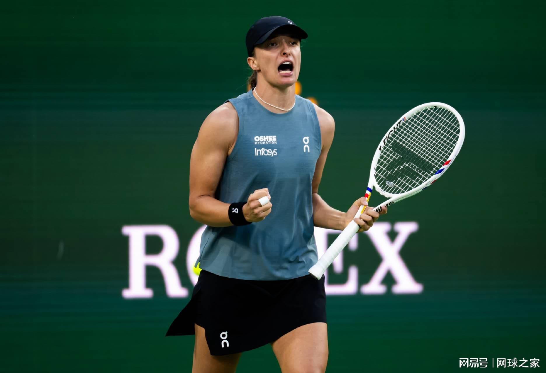 阿卡抱怨每轮都像跟费德勒对决一样难打，丝袜赞穆霍娃女版费天王