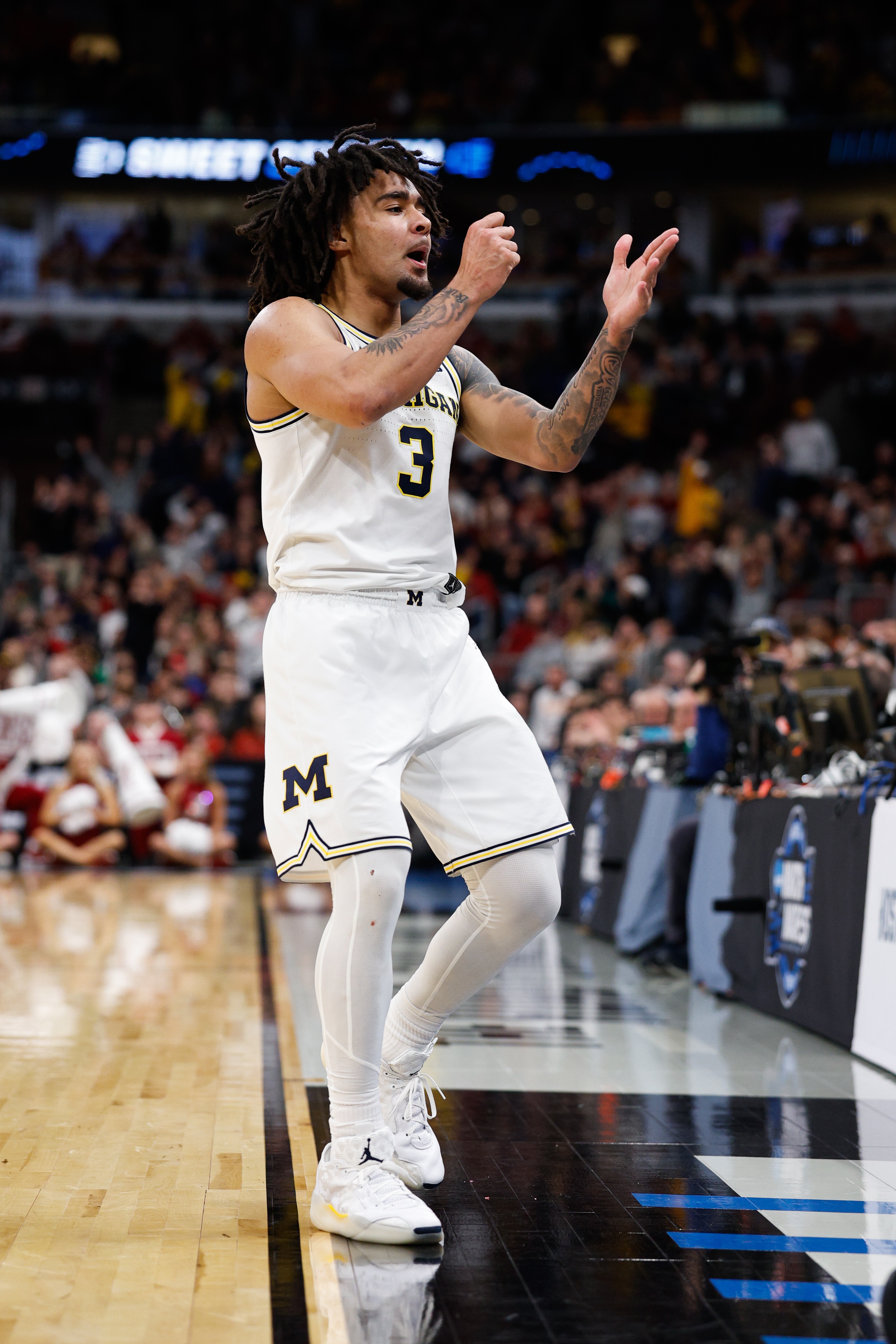 PP电子(中国)-可圈可点！卡多11中5砍全场最高19分 罚球9中8