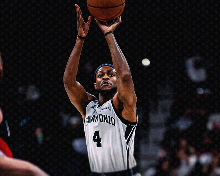 PP电子(中国)-文班缺阵福克斯25+5+7+3，榜眼秀化身全能战士，马刺力克开拓者