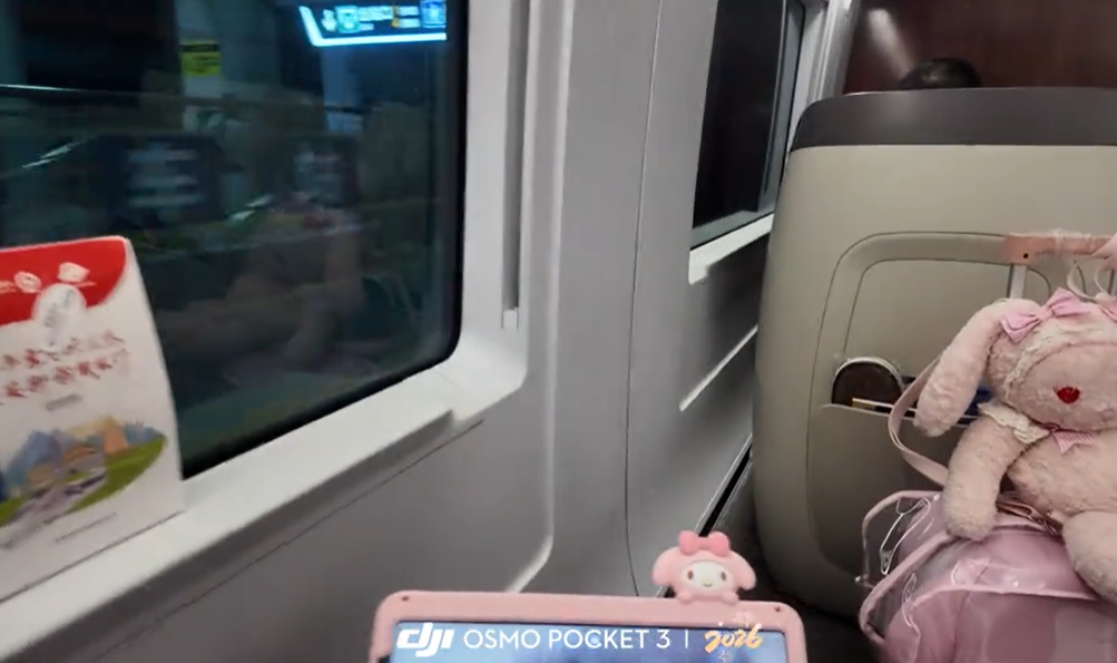 PP电子(中国)-“穷养女真可怜”,买10分钟商务坐拍了9分钟,鞋子让人无语